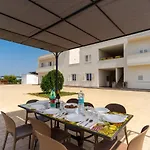 Apartment Le Scuderie 8